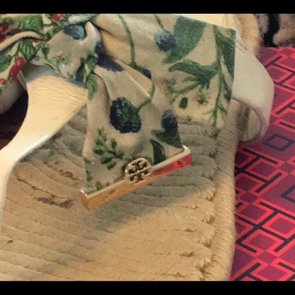 Tory Burch Penny Flat Thong Sandal - Picture 4 of 5